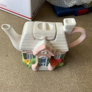 Cottage Garden Teapot
